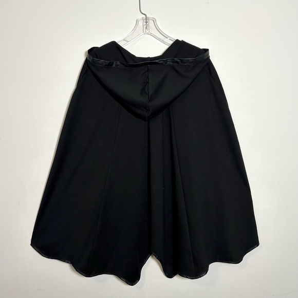 HOT TOPIC | RARE Hooded Bat Cape *EUC* - Picture 7 of 13